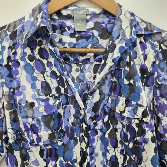 Ann Taylor Petites Blue Purple Abstract Blouse Button Front Roll Tab Size 4P - Picture 6 of 9